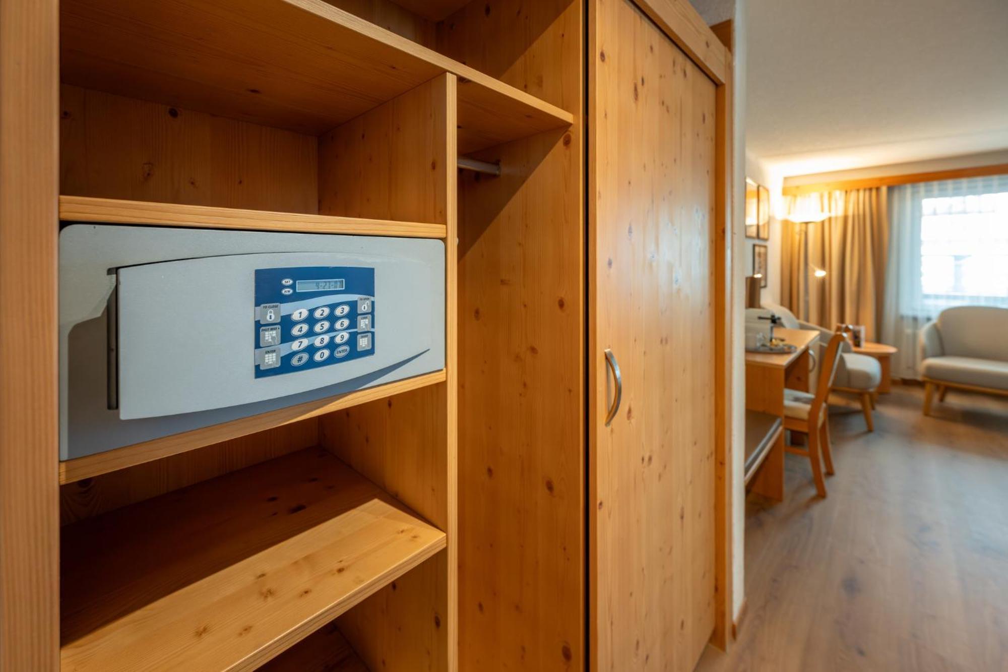 Hotel Sarazena Zermatt Bagian luar foto