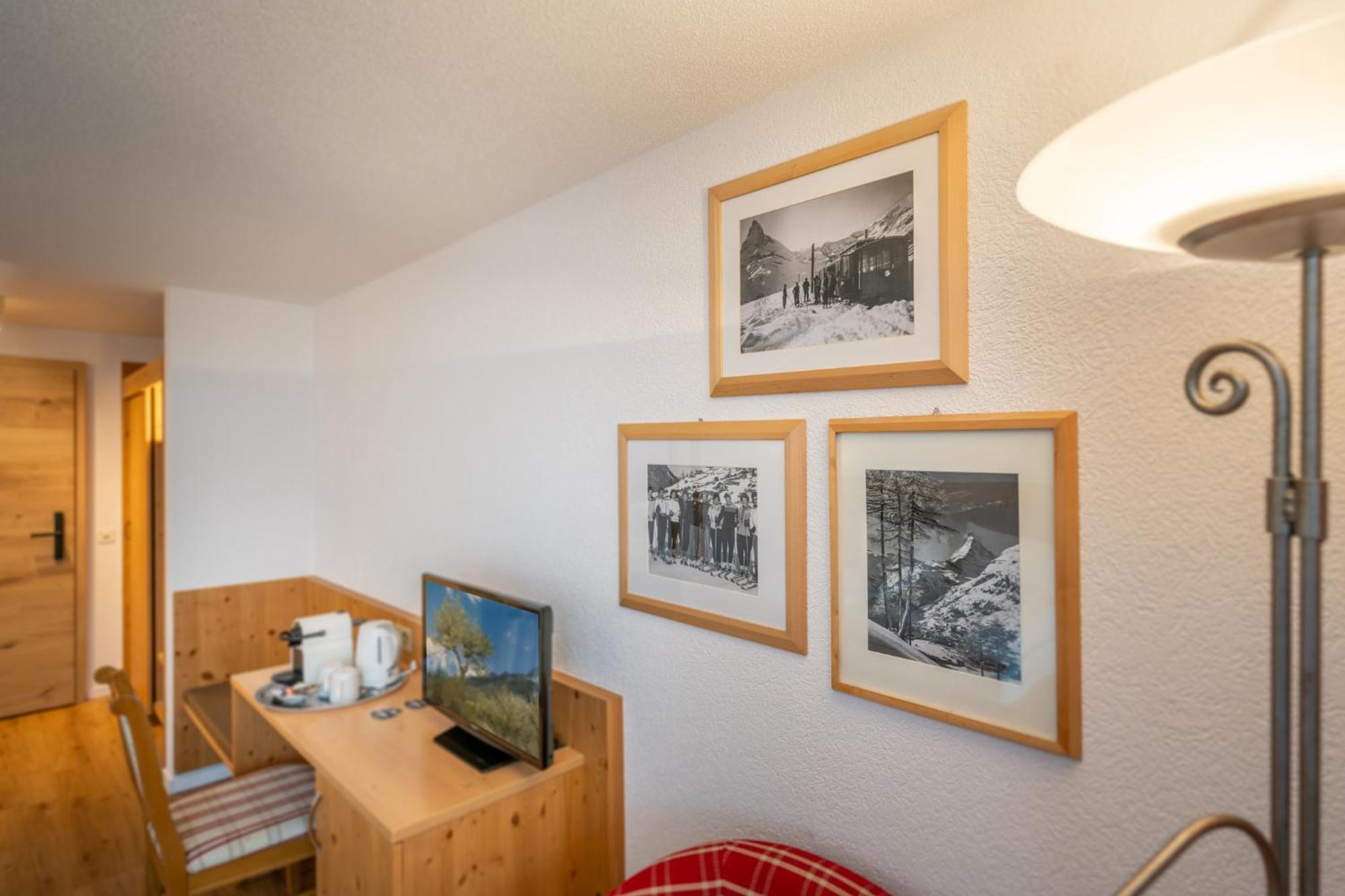 Hotel Sarazena Zermatt Bagian luar foto