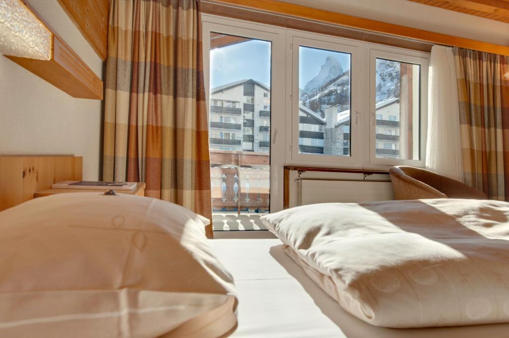 Hotel Sarazena Zermatt Bagian luar foto